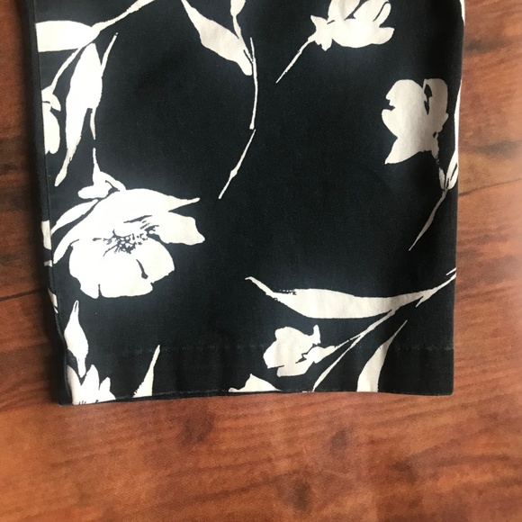 Ralph Lauren Cropped Navy Floral Pants - Picture 3 of 7